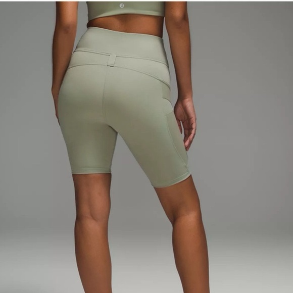 LULULEMON Cargo Super-High-Rise Hiking Short 8" - Picture 4 of 13